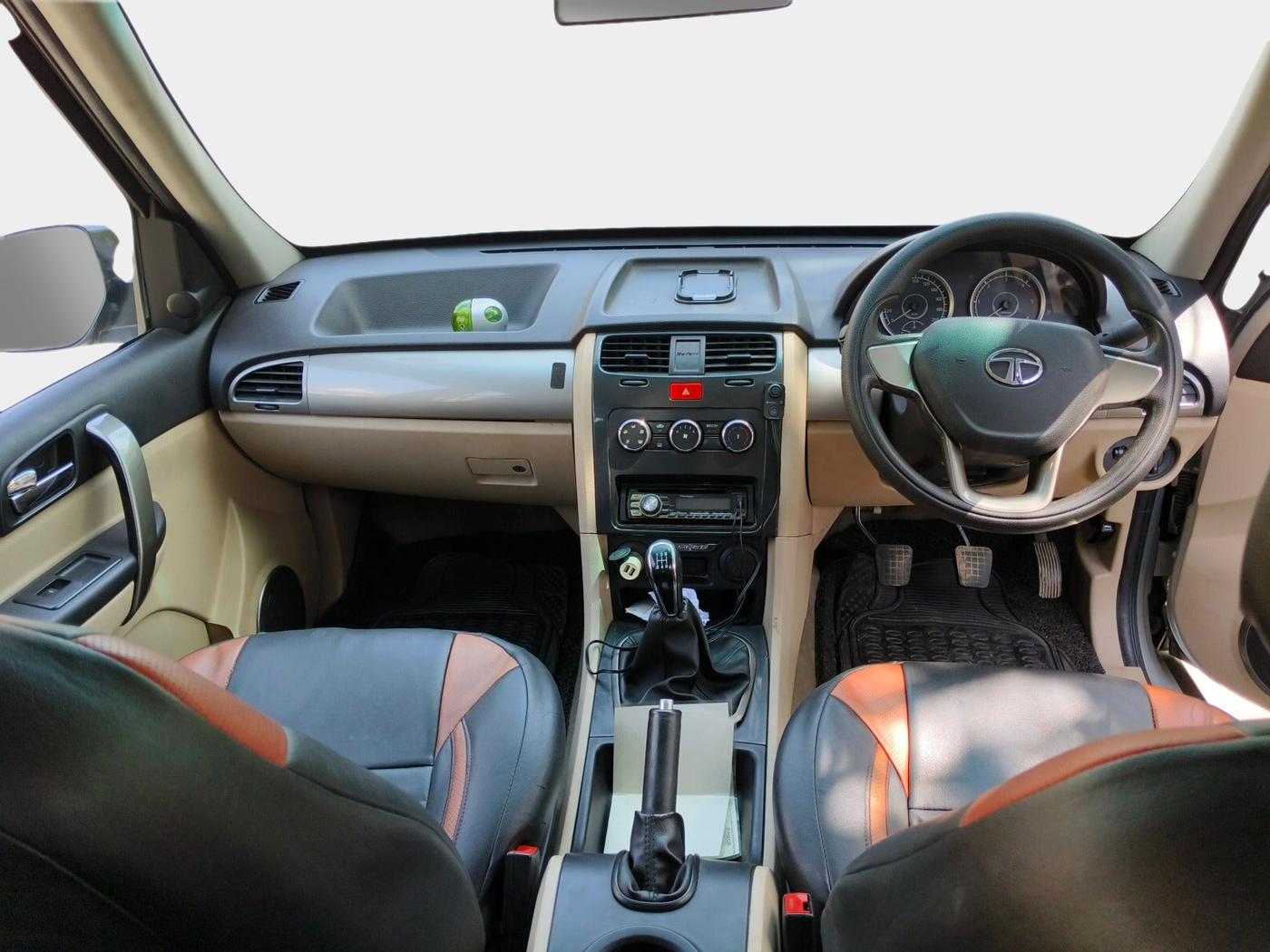 2015 Tata Safari Storme 2.2 LX 4X2, Diesel, Manual, 1,31,428 km, interior
