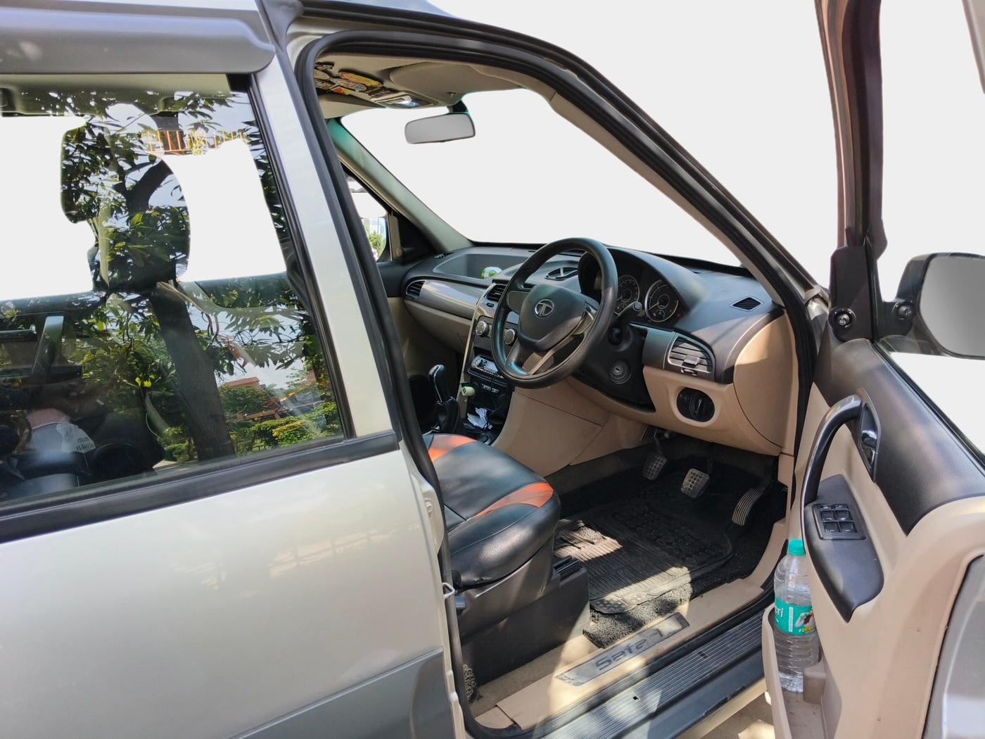 2015 Tata Safari Storme 2.2 LX 4X2, Diesel, Manual, 1,31,428 km, interior