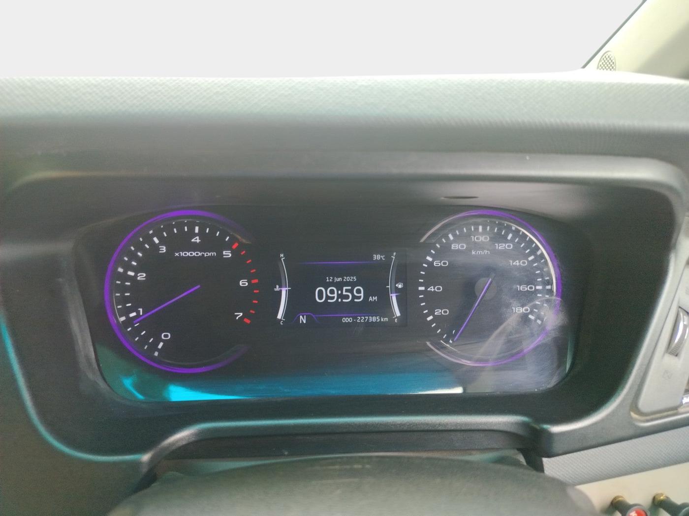 2018 Mahindra MARAZZO M6 7 STR, Diesel, Manual, 2,27,387 km, interior