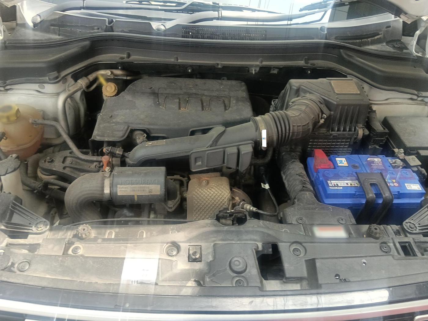 2024 Mahindra XUV300 W6 1.2 PETROL, Petrol, Manual, 1,08,509 km, exterior
