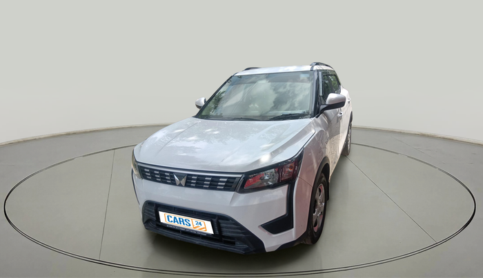 2024 Mahindra XUV300 W6 1.2 PETROL, Petrol, Manual, 1,07,729 km, exterior