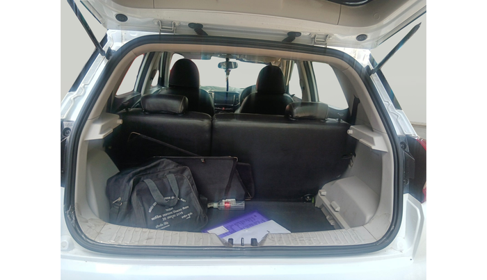 2024 Mahindra XUV300 W6 1.2 PETROL, Petrol, Manual, 1,07,729 km, exterior