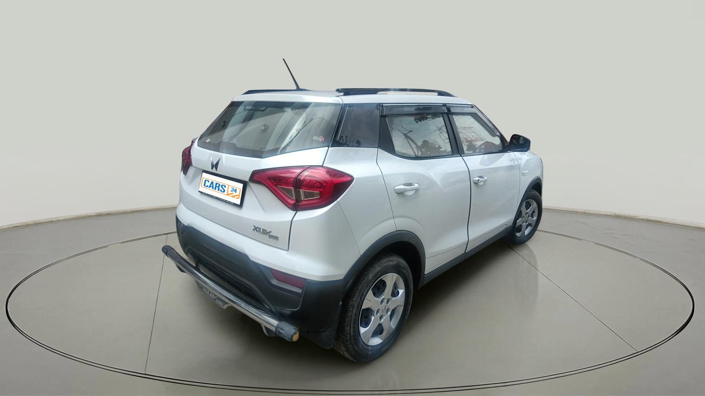 2024 Mahindra XUV300 W6 1.2 PETROL, Petrol, Manual, 1,08,509 km, exterior
