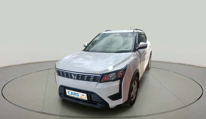 2024 Mahindra XUV300 W6 1.2 PETROL, Petrol, Manual, 1,07,729 km, exterior