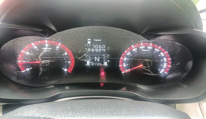 2024 Mahindra XUV300 W6 1.2 PETROL, Petrol, Manual, 1,07,729 km, interior