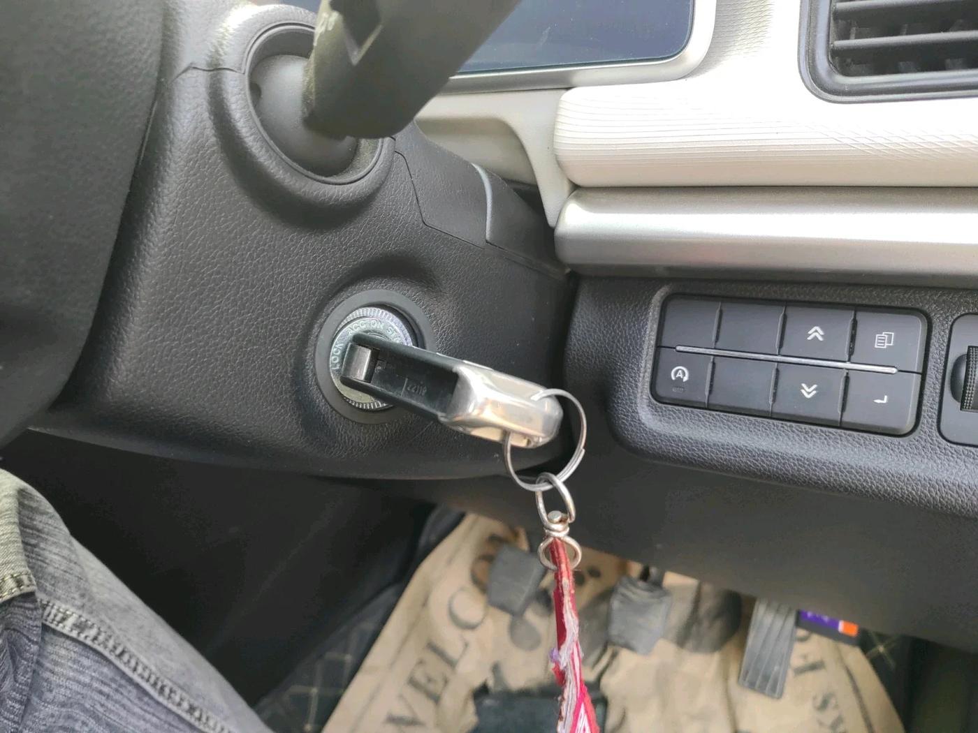 2022 Mahindra XUV700 AX 5 P MT 5 STR, Petrol, Manual, 14,200 km, interior