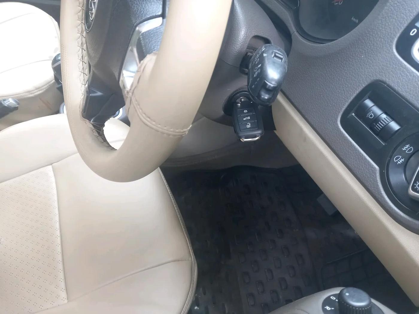 2014 Volkswagen Vento HIGHLINE DIESEL 1.6, Diesel, Manual, 1,53,574 km, interior