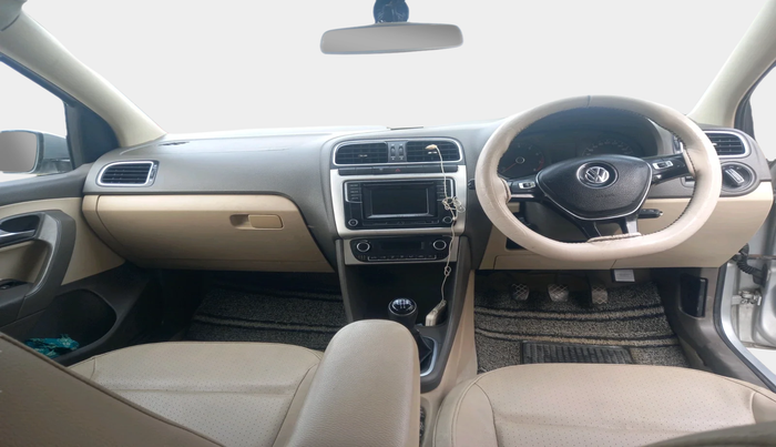 2016 Volkswagen Vento HIGHLINE 1.6 MPI, Petrol, Manual, 1,54,571 km, interior