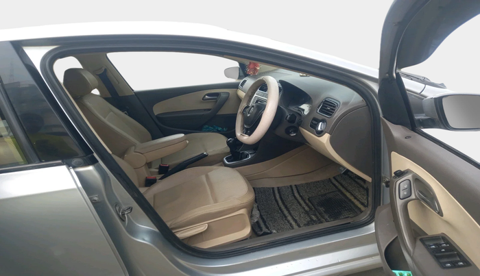 2016 Volkswagen Vento HIGHLINE 1.6 MPI, Petrol, Manual, 1,54,571 km, interior