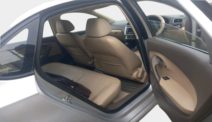 2016 Volkswagen Vento HIGHLINE 1.6 MPI, Petrol, Manual, 1,54,571 km, interior