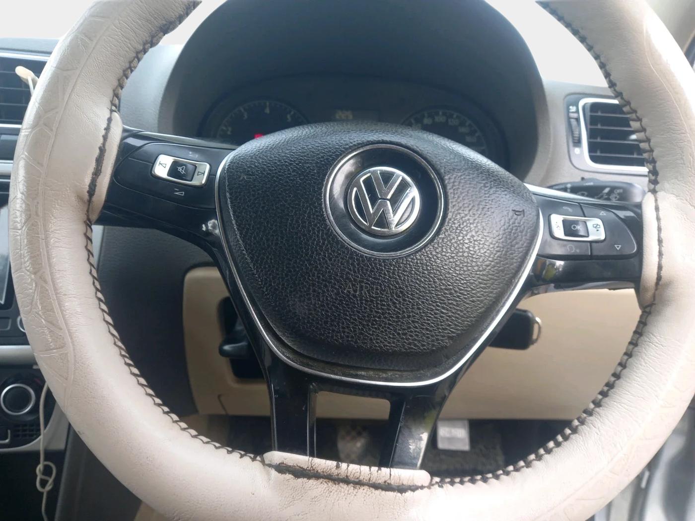 2016 Volkswagen Vento HIGHLINE 1.6 MPI, Petrol, Manual, 1,54,571 km, interior
