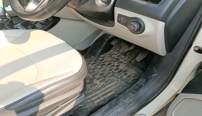 2018 Jeep Compass LIMITED (O) 2.0 DIESEL 4X4, Diesel, Manual, 1,11,336 km, interior