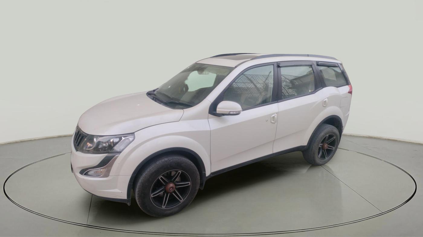 2017 Mahindra XUV500 W9 AT, Diesel, Automatic, 1,13,609 km, exterior