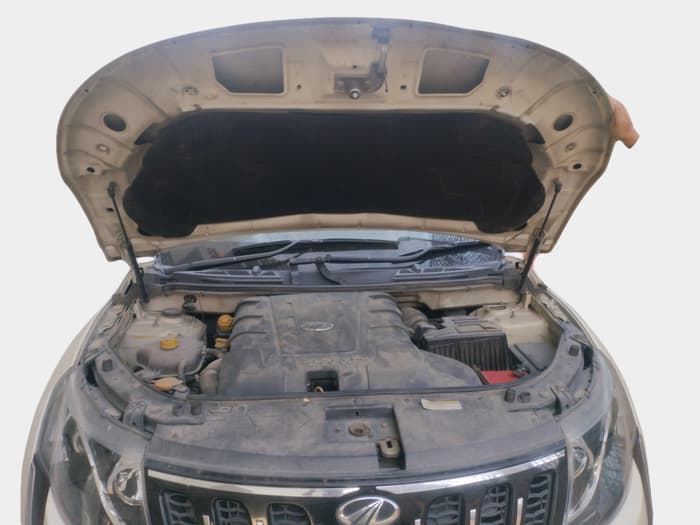 2017 Mahindra XUV500 W9 AT, Diesel, Automatic, 1,13,609 km, exterior