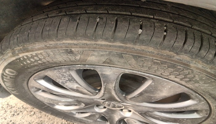 2015 Maruti Ciaz ZDI, Diesel, Manual, 1,23,290 km, tyre