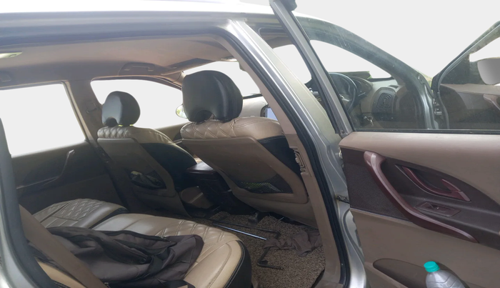 2014 Mahindra XUV500 W4, Diesel, Manual, 1,25,524 km, interior