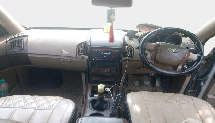 2014 Mahindra XUV500 W4, Diesel, Manual, 1,25,524 km, interior