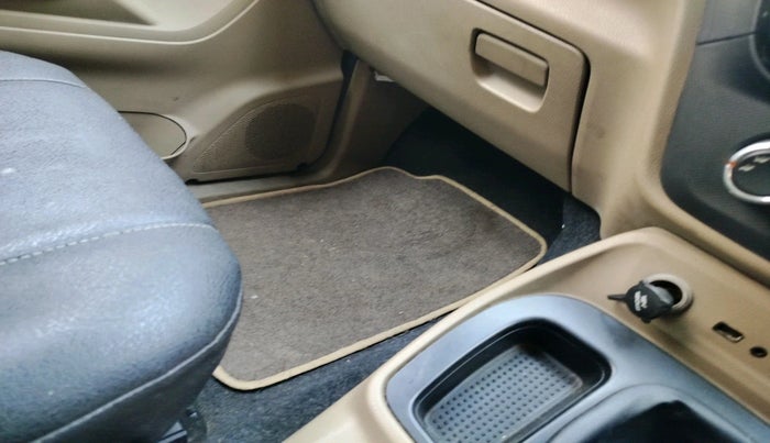 2016 Mahindra TUV300 T8, Diesel, Manual, 79,250 km, interior