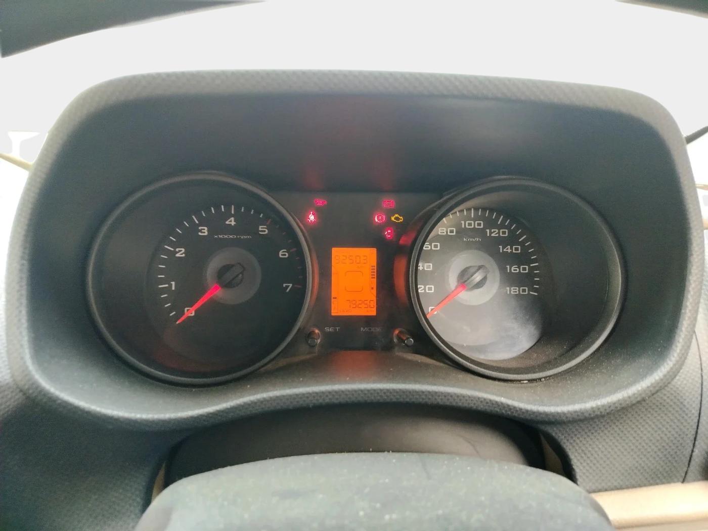 2016 Mahindra TUV300 T8, Diesel, Manual, 79,250 km, interior