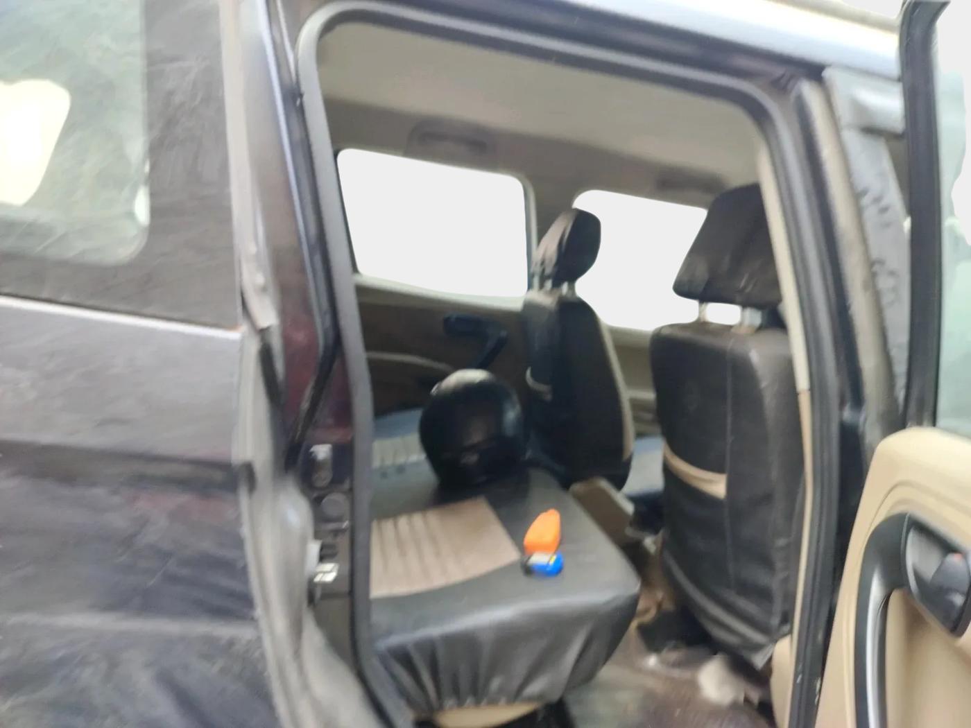 2016 Mahindra TUV300 T8, Diesel, Manual, 79,250 km, interior
