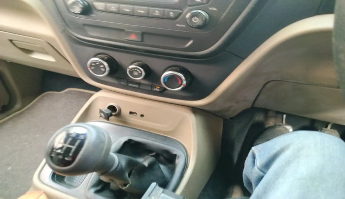 2016 Mahindra TUV300 T8, Diesel, Manual, 79,250 km, interior