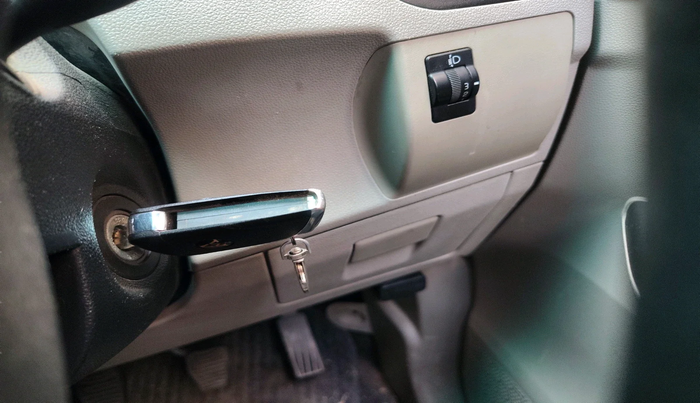 2016 Mahindra Kuv100 K4 6 STR, Petrol, Manual, 87,792 km, interior