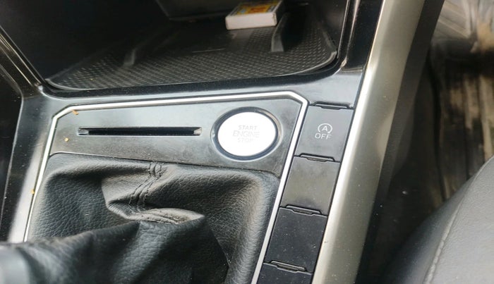 2022 Volkswagen VIRTUS TOPLINE TSI 1.0 MT, Petrol, Manual, 21,153 km, interior