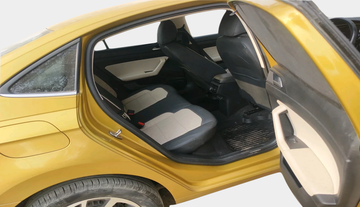 2022 Volkswagen VIRTUS TOPLINE TSI 1.0 MT, Petrol, Manual, 21,153 km, interior