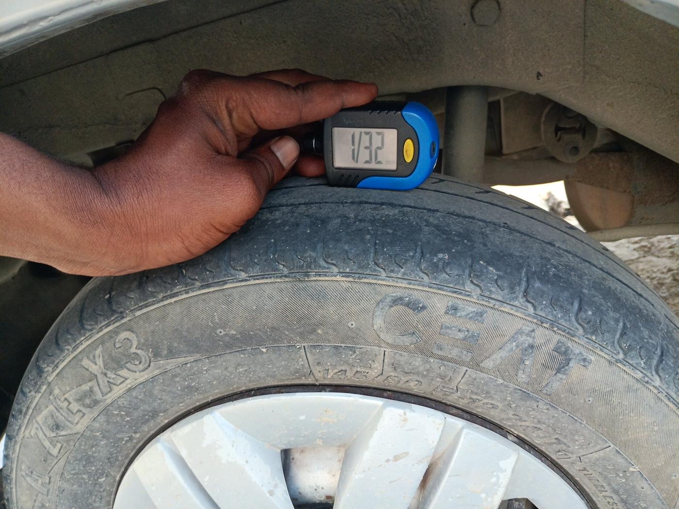 2010 Maruti Alto LXI, Petrol, Manual, 82,253 km, tyre