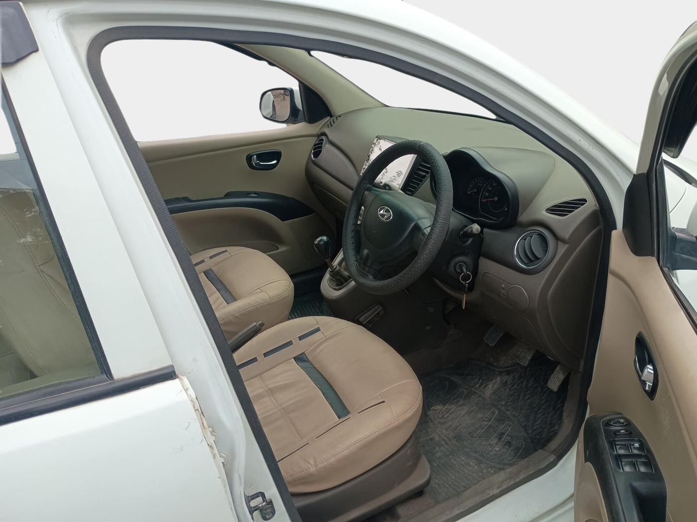 2011 Hyundai i10 MAGNA 1.2, Petrol, Manual, 93,759 km, interior