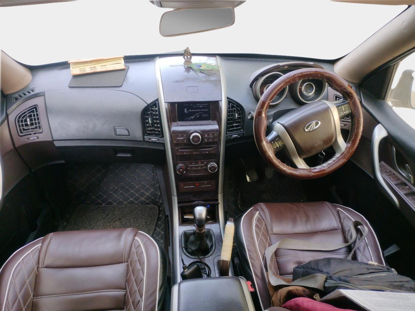 2014 Mahindra XUV500 W6, Diesel, Manual, 1,15,553 km, interior