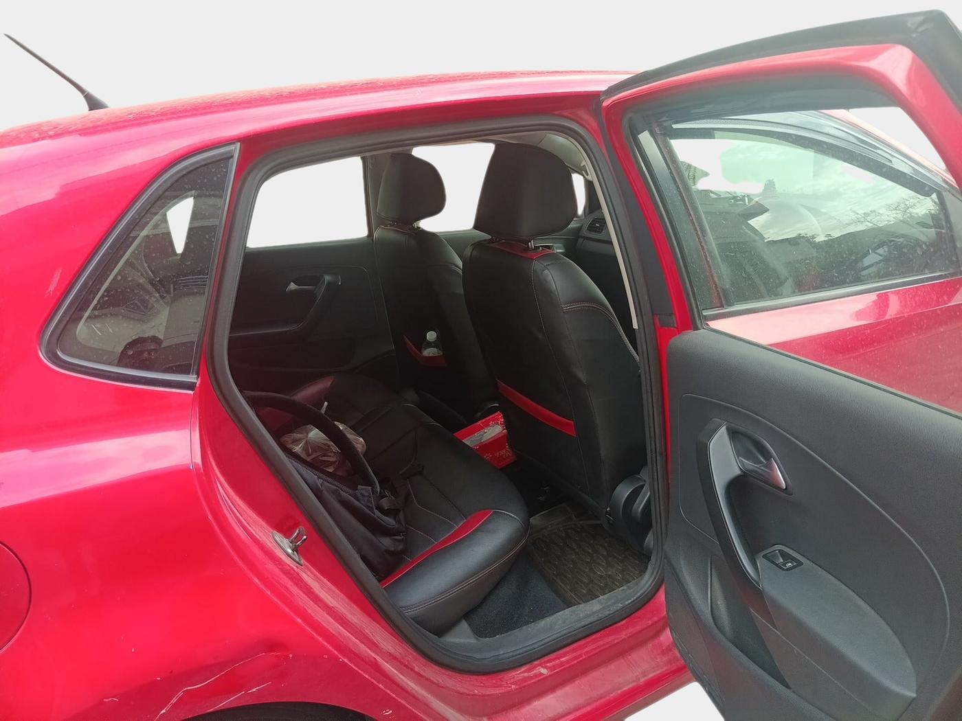 2015 Volkswagen Polo COMFORTLINE 1.2L, Petrol, Manual, 67,941 km, interior