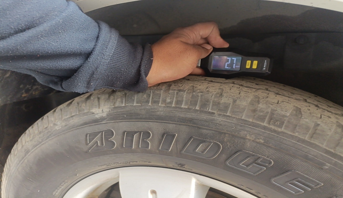 2017 Tata Safari Storme 2.2 VX 4X2, Diesel, Manual, 1,45,137 km, tyre