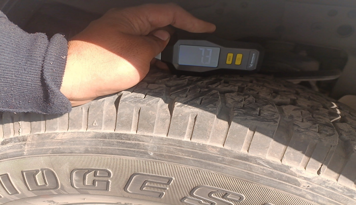 2017 Tata Safari Storme 2.2 VX 4X2, Diesel, Manual, 1,45,137 km, tyre