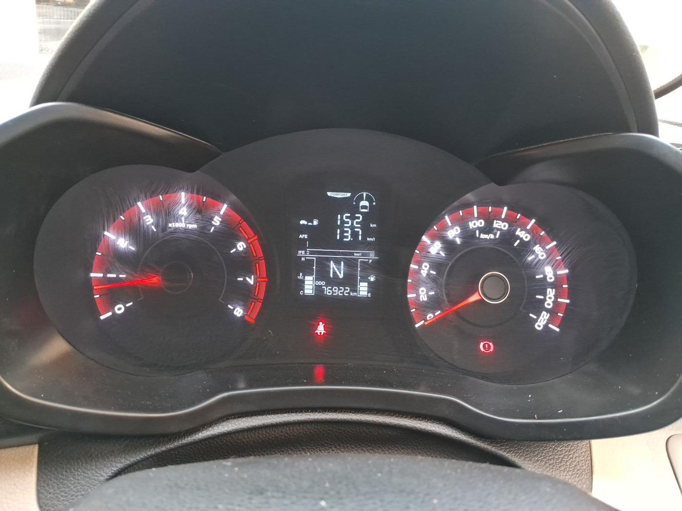 2022 Mahindra XUV300 W6 1.2 PETROL, Petrol, Manual, 76,922 km, interior