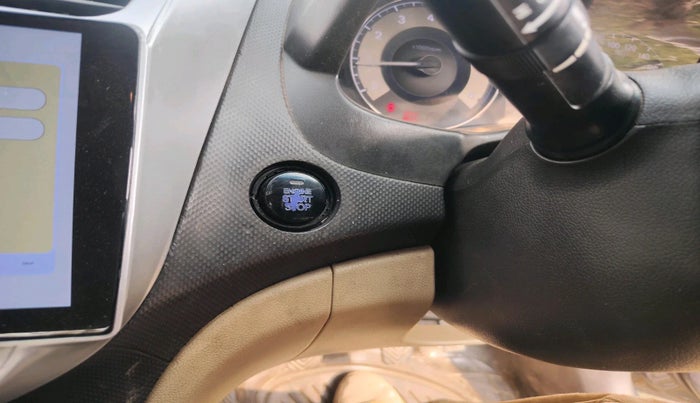 2011 Hyundai Verna FLUIDIC 1.6 VTVT SX, Petrol, Manual, 1,02,465 km, interior