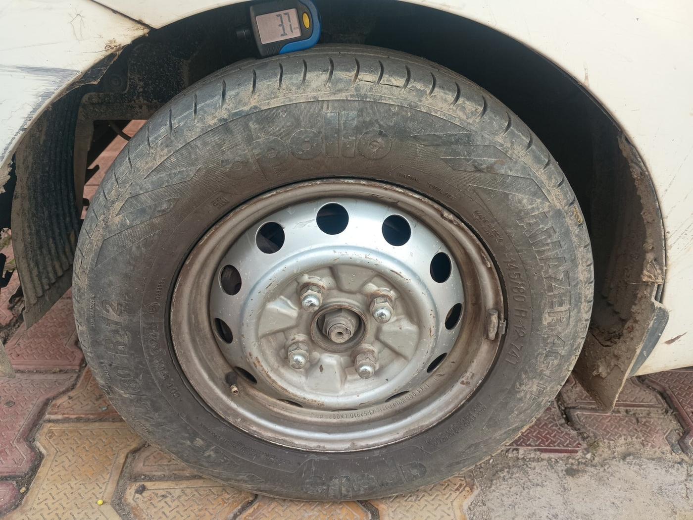 2012 Hyundai Eon ERA, Petrol, Manual, 1,06,194 km, tyre
