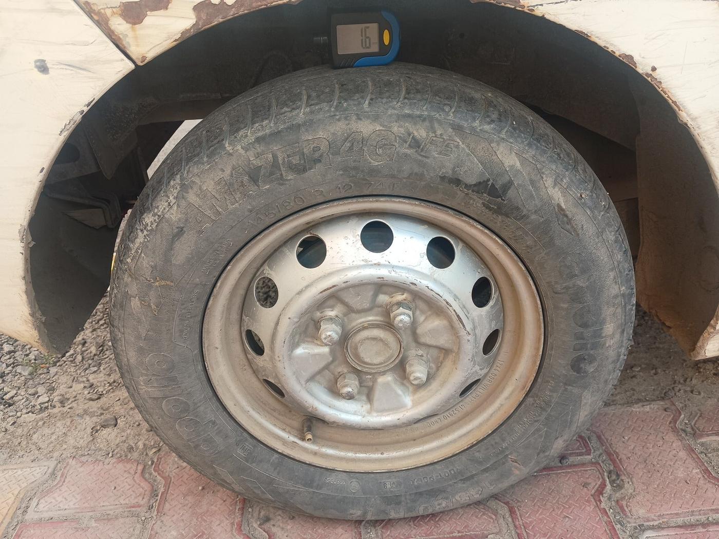 2012 Hyundai Eon ERA, Petrol, Manual, 1,06,194 km, tyre