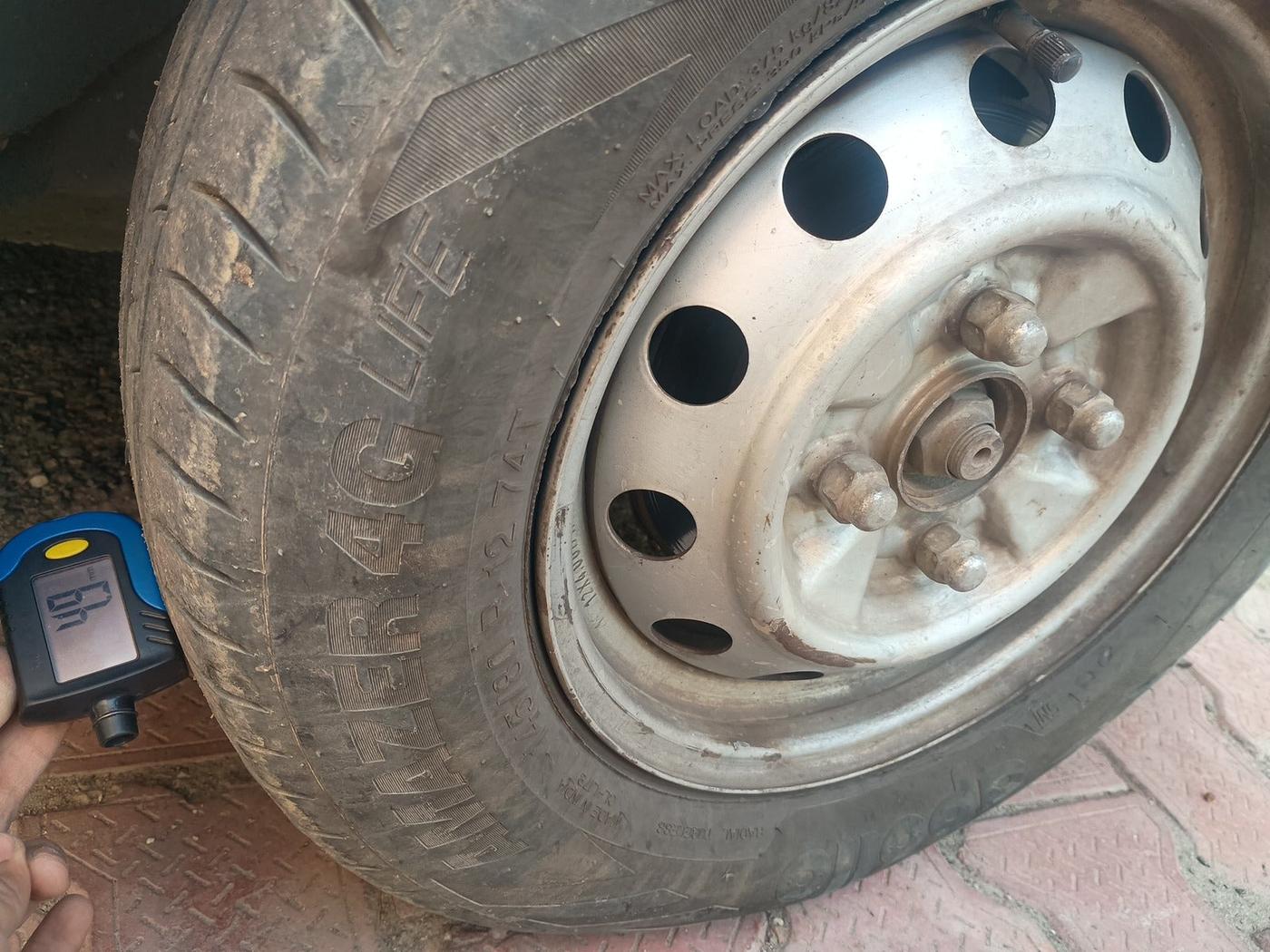 2012 Hyundai Eon ERA, Petrol, Manual, 1,06,194 km, tyre
