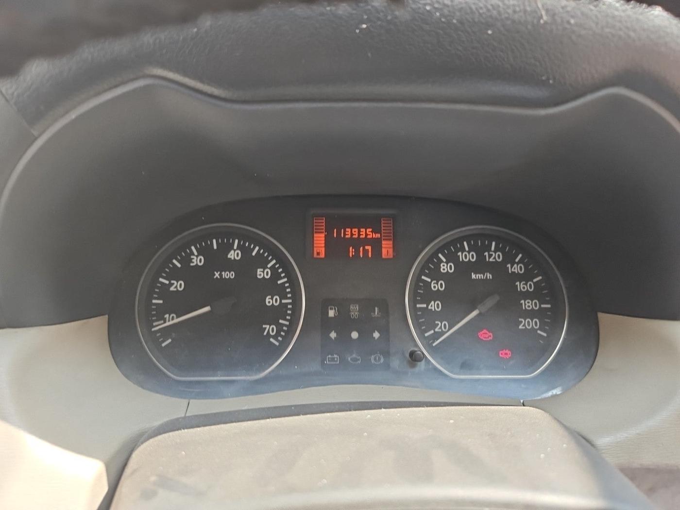2013 Nissan Terrano XV D THP 110 PS, Diesel, Manual, 1,13,935 km, interior