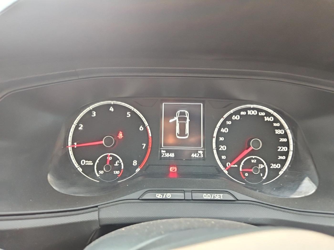 2022 Volkswagen TAIGUN COMFORTLINE 1.0 TSI MT, Petrol, Manual, 23,848 km, interior