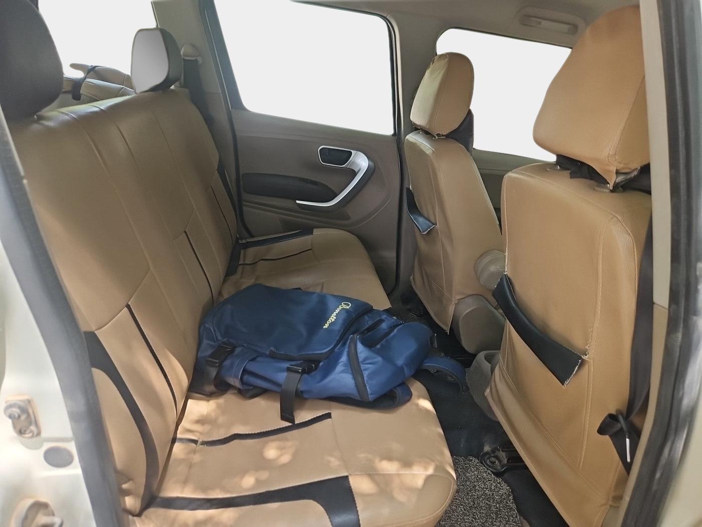 2016 Mahindra TUV300 T8, Diesel, Manual, 78,667 km, interior