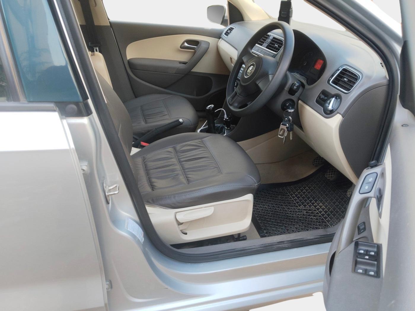 2011 Volkswagen Vento HIGHLINE 1.6 MPI, Petrol, Manual, 31,511 km, interior