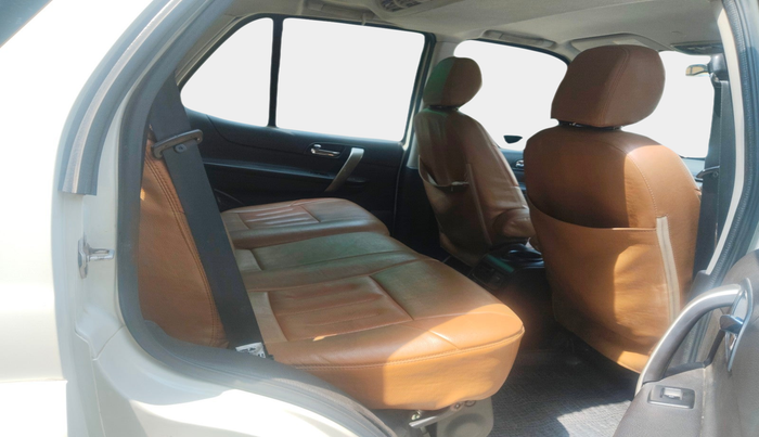 2016 Tata Safari Storme 2.2 VX 4X2, Diesel, Manual, 1,11,206 km, interior