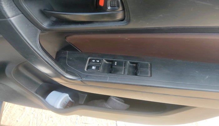 2022 Maruti BREZZA LXI, Petrol, Manual, 84,701 km, interior