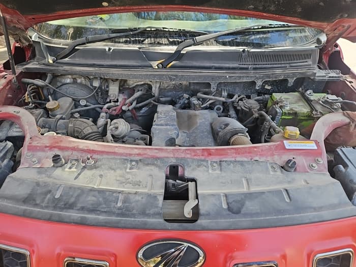 2019 Mahindra TUV300 T10, Diesel, Manual, 94,200 km, exterior
