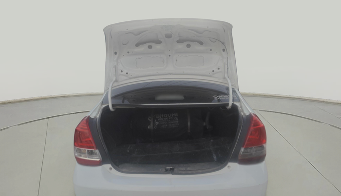 2011 Toyota Etios V, Petrol, Manual, 1,55,595 km, exterior