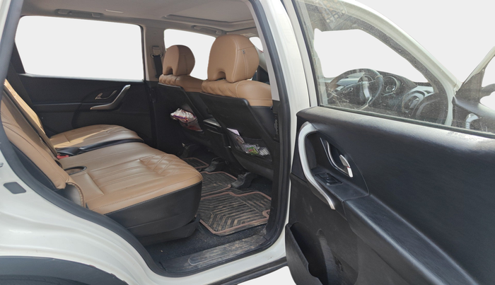 2019 Mahindra XUV500 W9, Diesel, Manual, 1,16,484 km, interior
