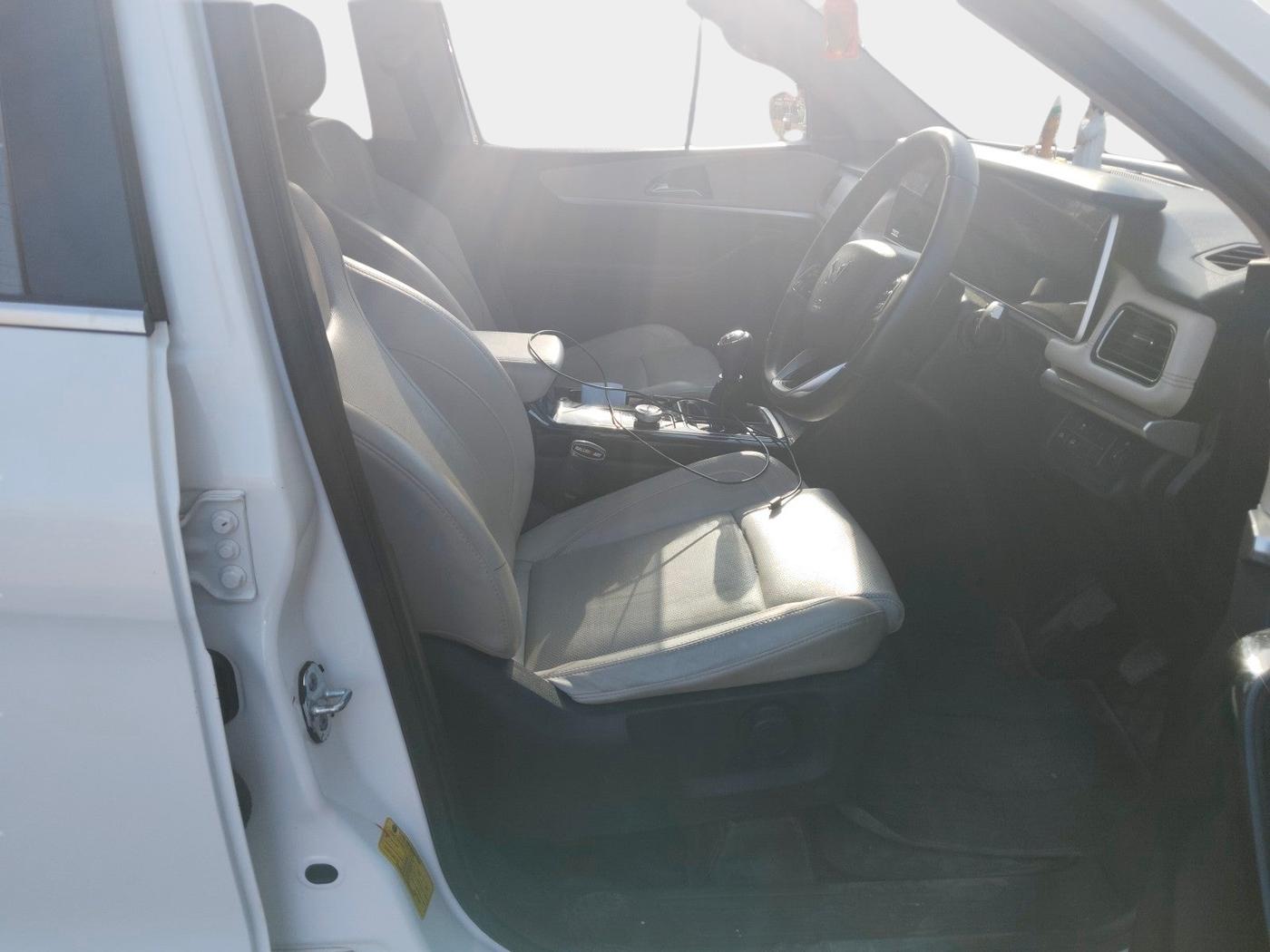 2024 Mahindra XUV700 AX 7 LUXURY D MT 7 STR, Diesel, Manual, 24,421 km, interior