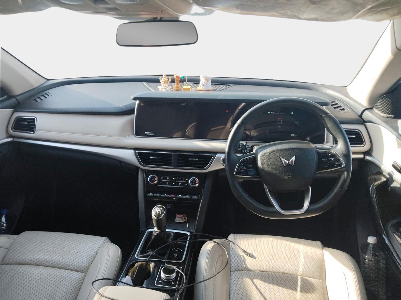 2024 Mahindra XUV700 AX 7 LUXURY D MT 7 STR, Diesel, Manual, 24,421 km, interior